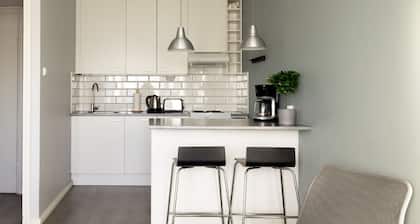 2ndhomes Central 1BR Top Floor Home