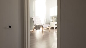 Apartamento Confort | Zona de estar | Televisión de 30 pulgadas con canales por cable