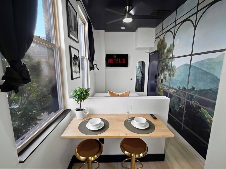 Elite Studio Suite | Private kitchenette | Fridge, coffee/tea maker, paper towels