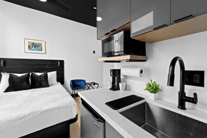 Deluxe Queen Room | Free WiFi, bed sheets - Balboa Park Hotel (San Diego)