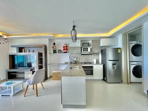 Cookware/dishes/utensils