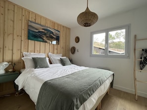 4 bedrooms, desk, iron/ironing board, travel crib
