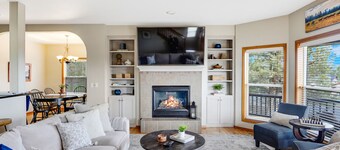 TheNest @Eagle Crest! Your gateway stop to R&R: Private Hot tub, deck & patios