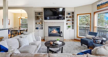 TheNest @Eagle Crest! Your gateway stop to R&R: Private Hot tub, deck & patios