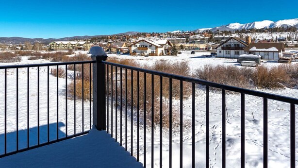 A snowy landscape with a view of a residential area and mountains in the background. - Centrally Located Cozy Townhome in Fraser (Fraser)