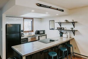 Fridge, coffee/tea maker, cookware/dishes/utensils - Mountain Escape in Fraser near Winter Park Trails (Fraser)