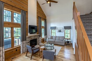 Smart TV, fireplace