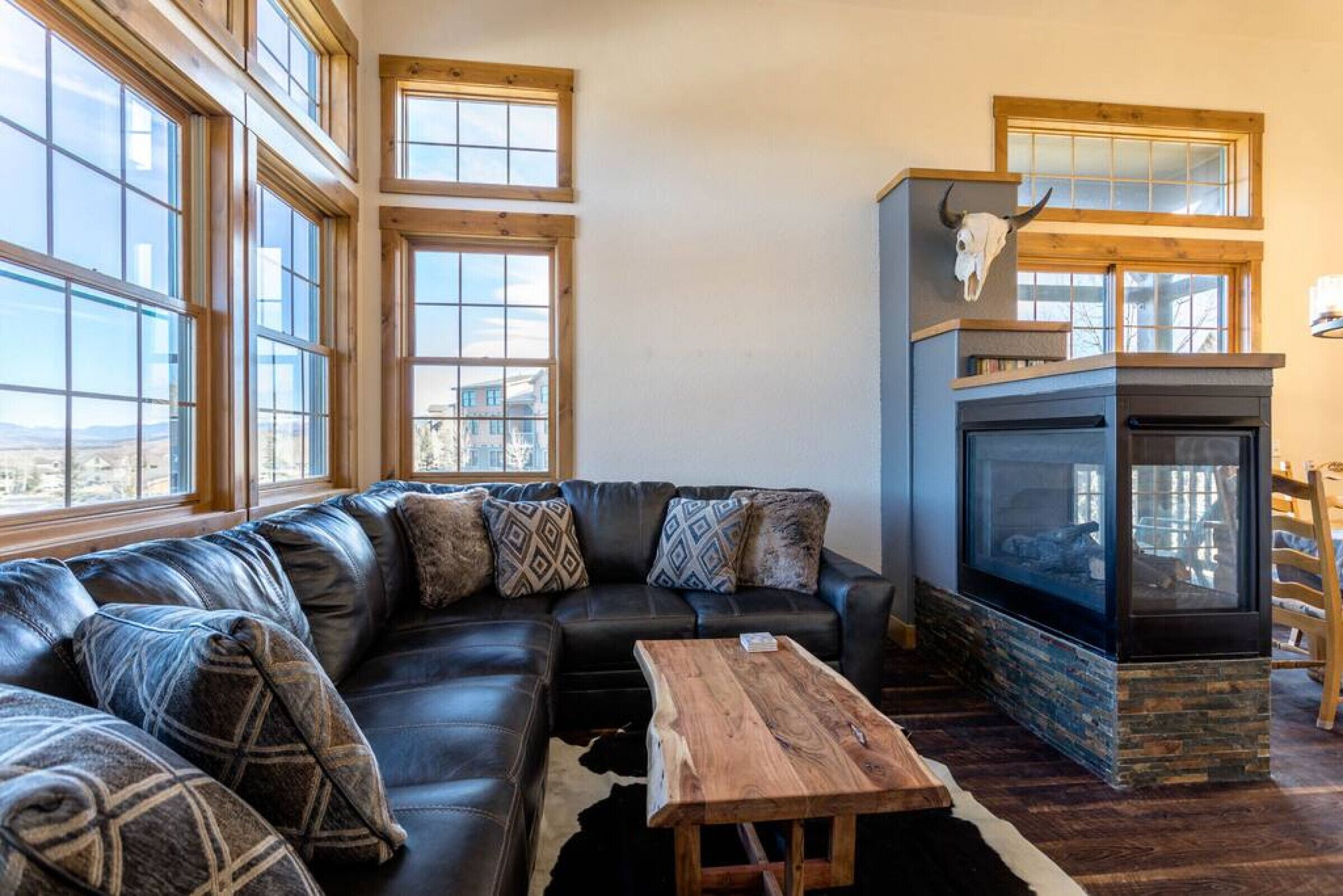 PEACEFUL MOUNTAIN RETREAT/ SKI-IN, SKI-OUT