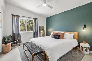 4 Schlafzimmer, Schreibtisch, Bügeleisen/Bügelbrett, Reisekinderbett