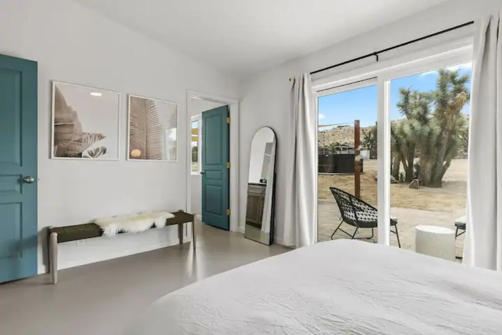 4 bedrooms, desk, iron/ironing board, travel crib