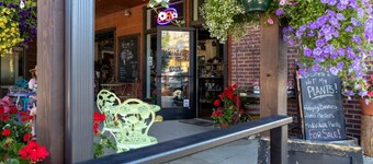 Mad Moose Retreat: Gorgeous Condo by Grand Lake!