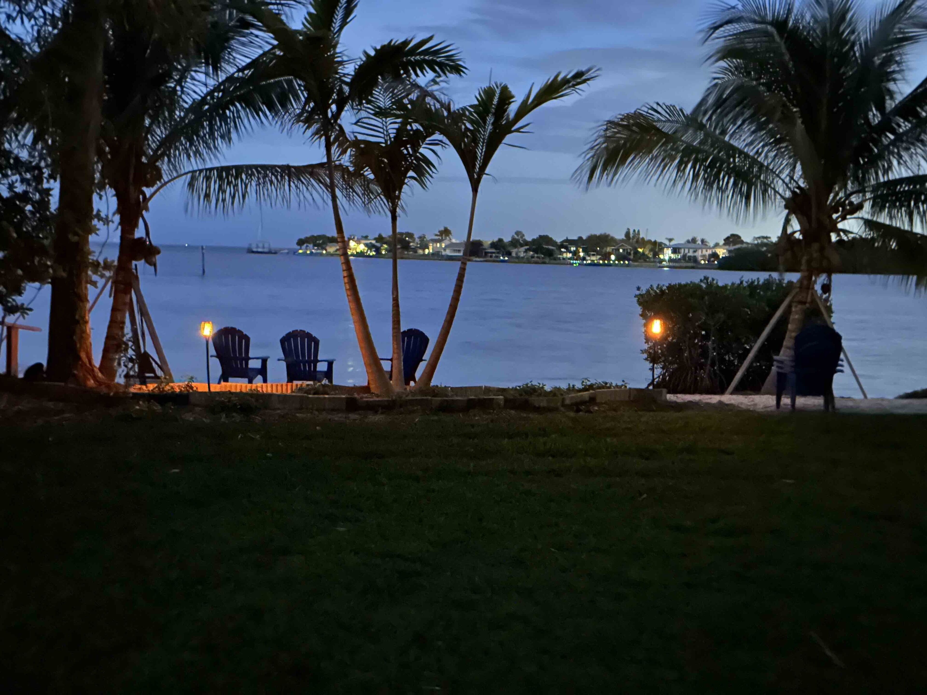 "Old Florida" Charm w/Private Beach in Hidden Neighborhood near Downtown St Pete