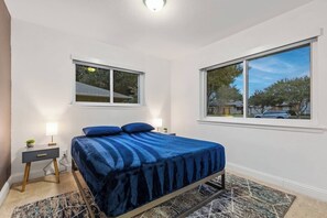 4 slaapkamers, een bureau, een strijkplank/strijkijzer, gratis wifi