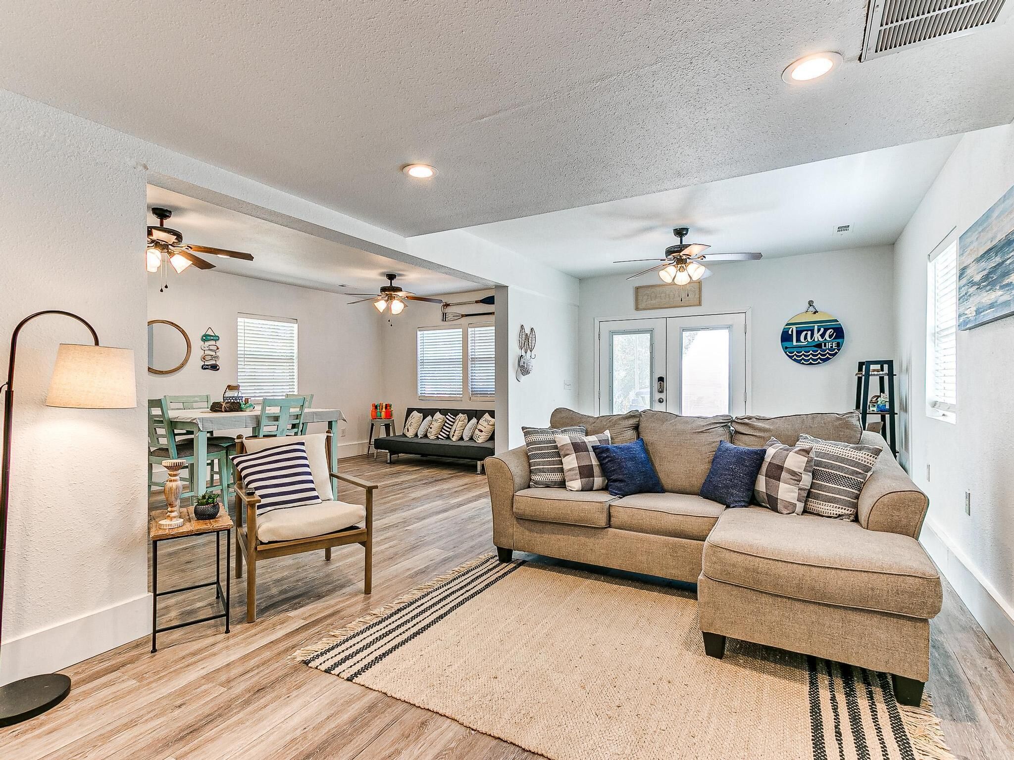 Cheerful 2 Bedroom, Boat Parking, Lake View!