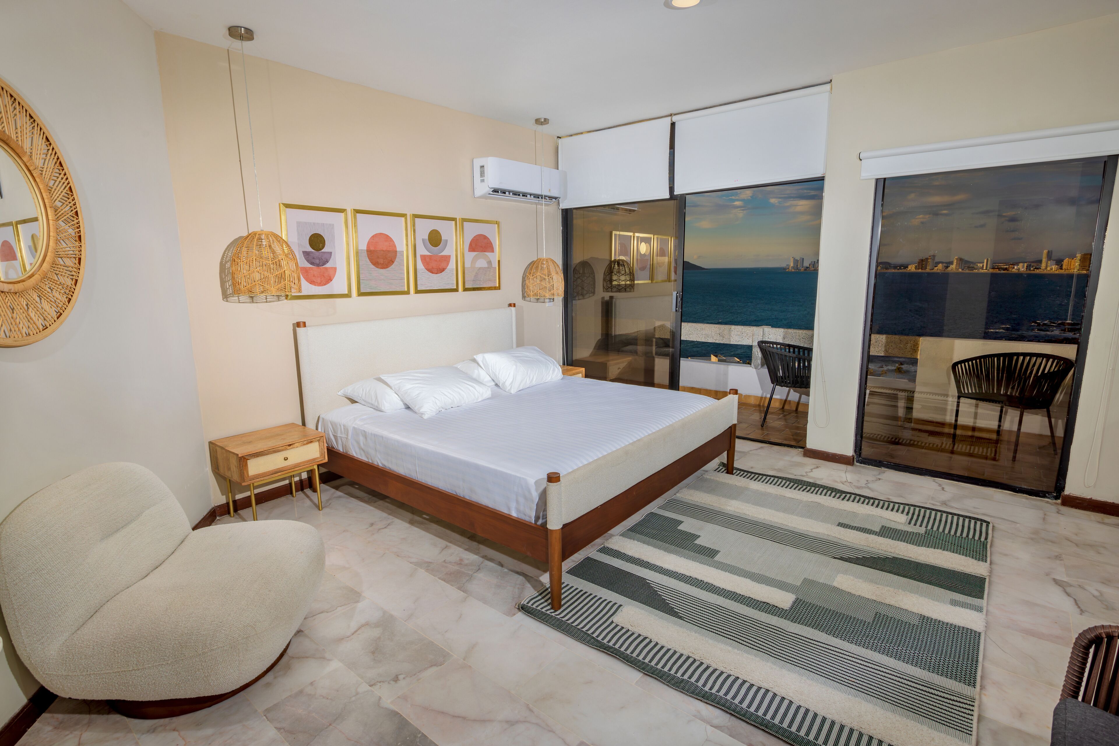 7 bedrooms, bed sheets