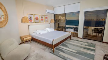 7 bedrooms, bed sheets