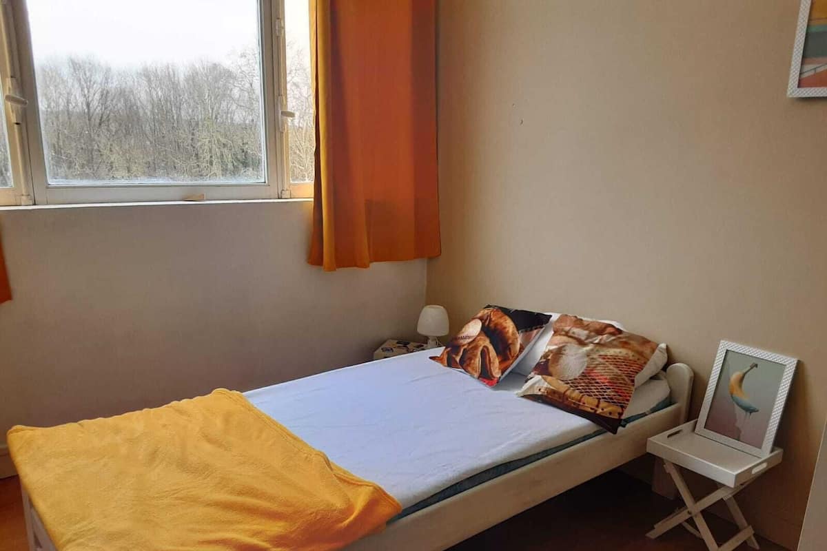 Standard Single Room | WiFi (free), bed sheets