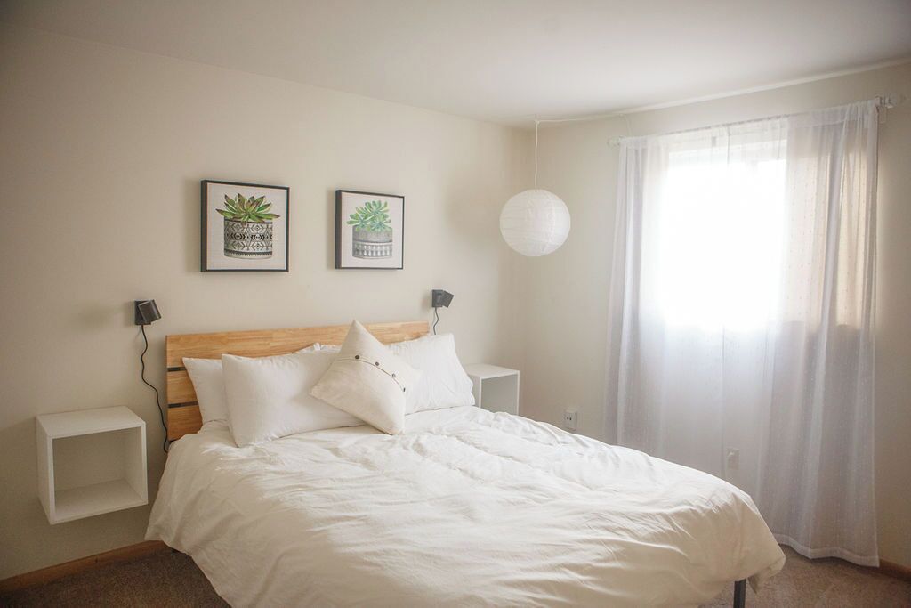2 Schlafzimmer, Schreibtisch, Bügeleisen/Bügelbrett, Reisekinderbett