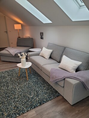 TV, DVD player, stereo - Cozy attic apartment with balcony (Klein Wittensee)