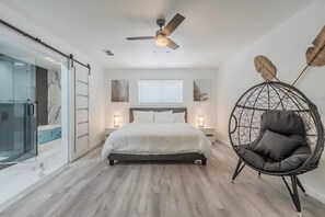 4 bedrooms, in-room safe, desk, free WiFi