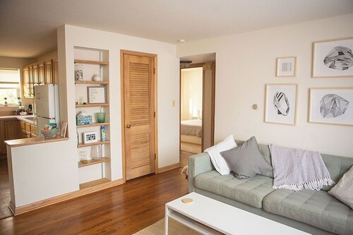 Cozy Modern Garden Flat