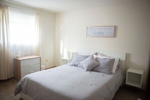 2 bedrooms, iron/ironing board, travel cot, free WiFi