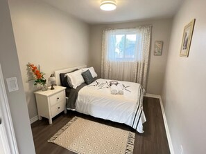 4 bedrooms, iron/ironing board, free WiFi, bed sheets
