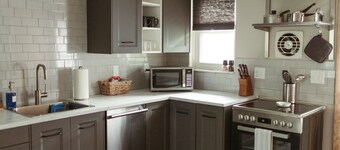 *Newly Remodeled Quaint, Second Floor Flat