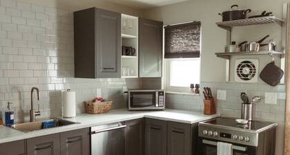 *Newly Remodeled Quaint, Second Floor Flat