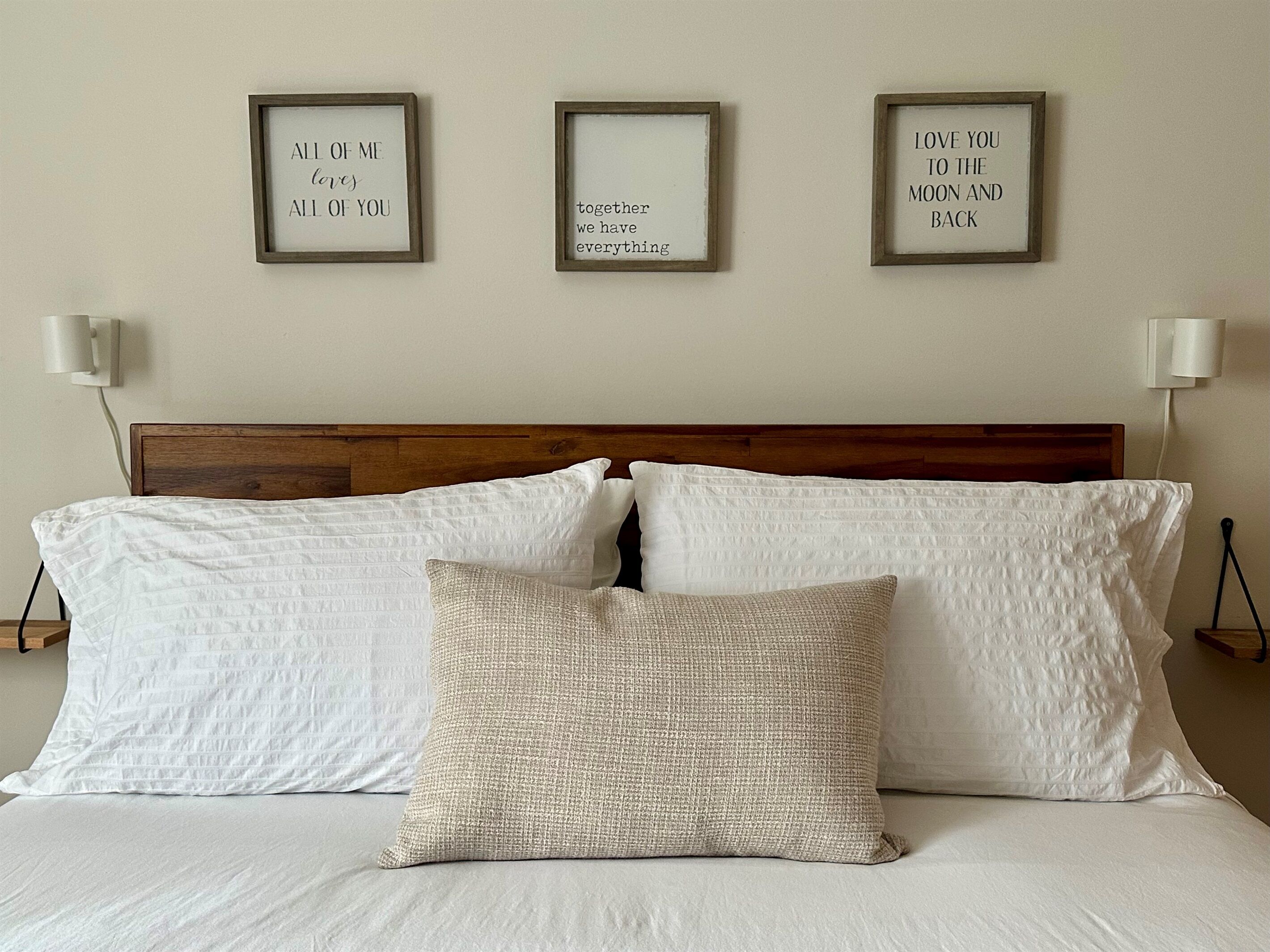 2 chambres, bureau, fer et planche à repasser, lit parapluie