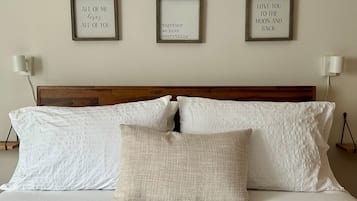 2 chambres, bureau, fer et planche à repasser, lit parapluie