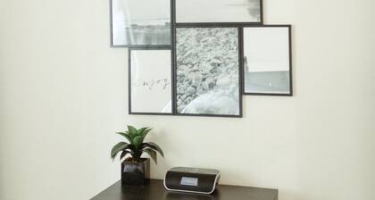 Classic, Peaceful Flat in Great Location!