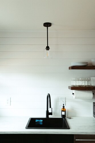 Modern, Warm, Chic Flat in Westerville