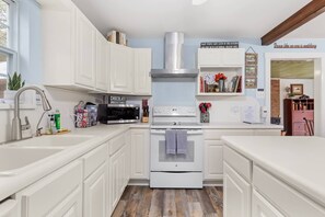 Refrigerador, microondas, horno y lavavajillas