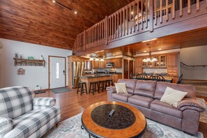 Smart TV, chimenea, futbolito y estéreo 