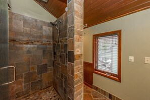 Shower, towels - Cozy Lake Escape Near State Park & Slopes (Swanton)