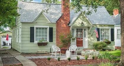 Charming Georgetown bungalow within walking distance to downtown & boat access