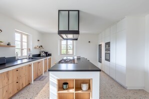 Fridge, microwave, oven, stovetop - Villa, 330 m2, heated pool from 8/04 to 4/11 (Gordes)