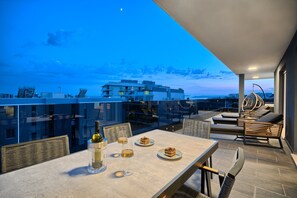 Outdoor dining - Villa Liberty Living with Pool (Split)