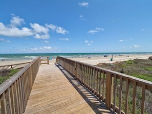 Beach - Gulf Shores 109 Gorgeous Costume Built 1st Floor 2 bedroom 2 bathroom Private Balcony (Port Aransas)