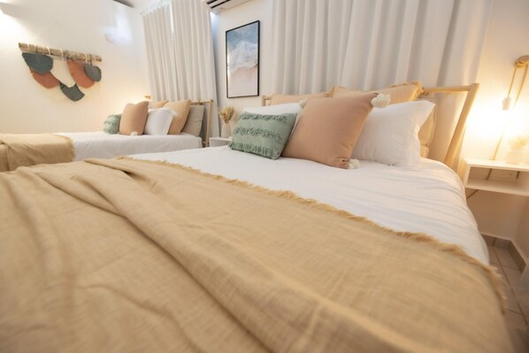 1 habitación, tabla de planchar con plancha, wifi gratis y ropa de cama 
