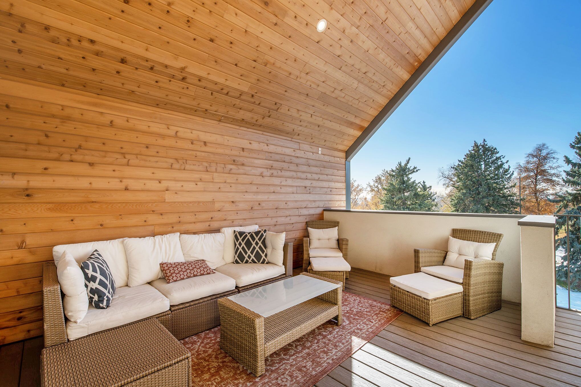 New Urban Oasis - with amazing deck and third floor entertainment!