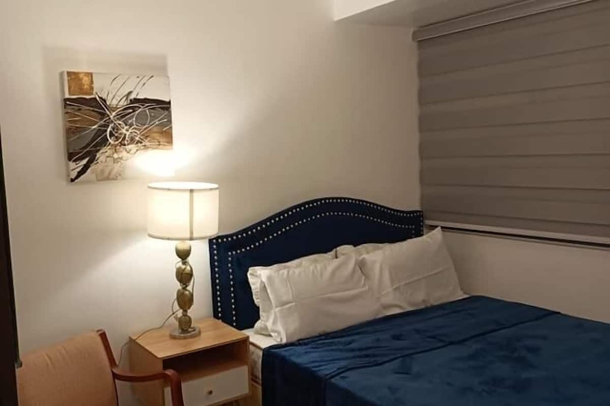 Executive-studiosuite - 1 queensize-seng - ikke-ryger - delvis havudsigt | 1 soveværelse, allergivenligt sengetøj, skrivebord
