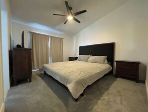 4 bedrooms, desk, iron/ironing board, free WiFi