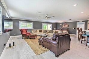 TV - 3 Mi to Dtwn Bradenton: Home w/ Yard! (Bradenton)