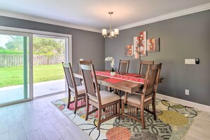 Dining - 3 Mi to Dtwn Bradenton: Home w/ Yard! (Bradenton)