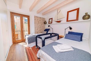 2 soverom, safe på rommet, strykejern/-brett og wi-fi (inkludert)