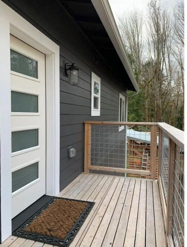 Private & Spacious 2BR apartment in Kingston, WA