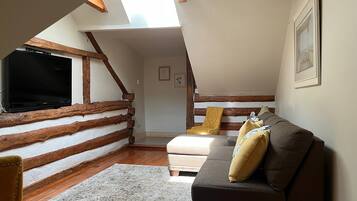 TV, livros, aparelho de som