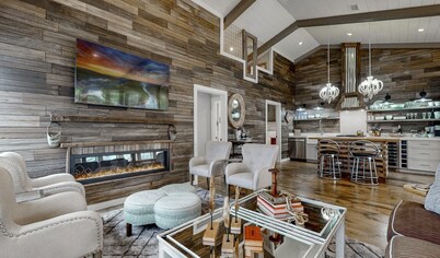 Stunning Luxury Rental steps from Main Street in Highlands NC